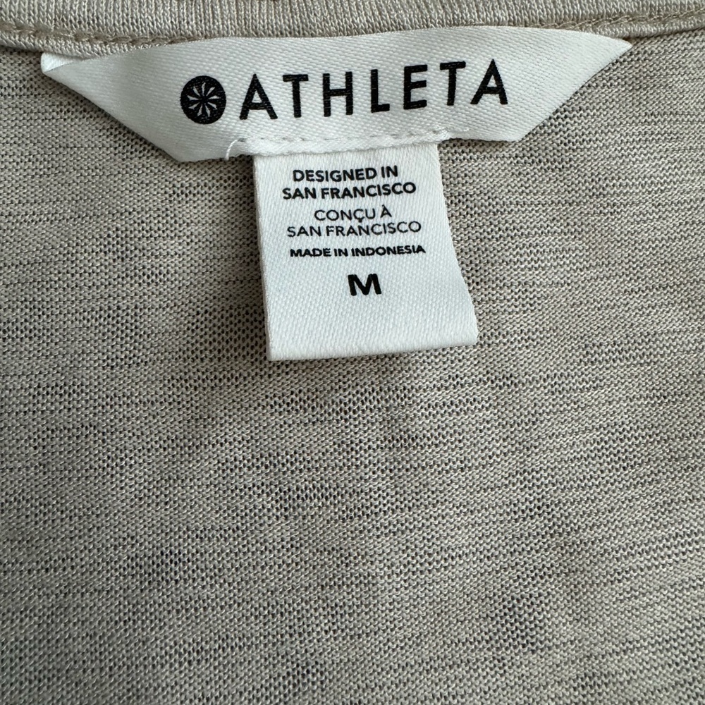 Athleta Women’s Breezy Scoop V-Neck Short Sleeve Tee Size Medium EUC - Picture 6 of 8